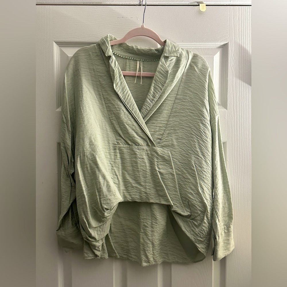 ANTHROPOLOGIE: The Dylon Long-Sleeve Wide-Placket Top